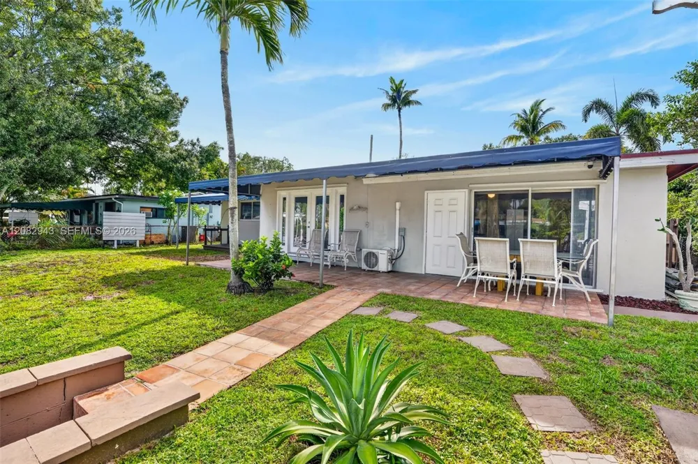 2100 SW 23rd Ter Fort Lauderdale, FL 33312