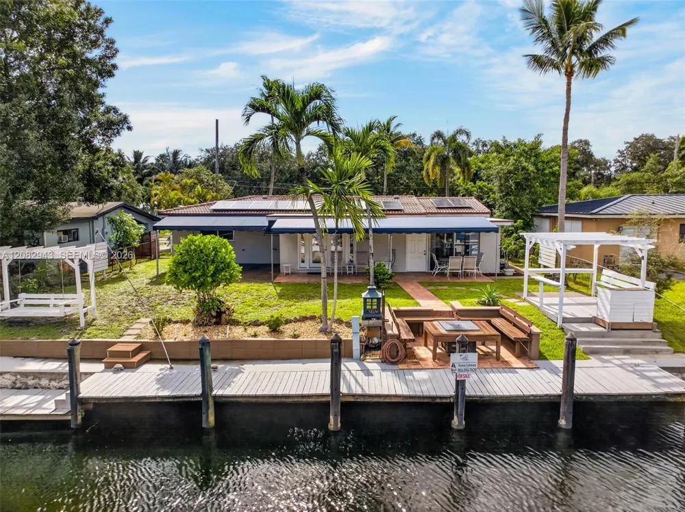 2100 SW 23rd Ter Fort Lauderdale, FL 33312