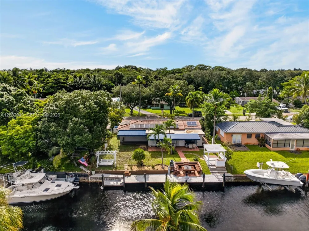 2100 SW 23rd Ter Fort Lauderdale, FL 33312