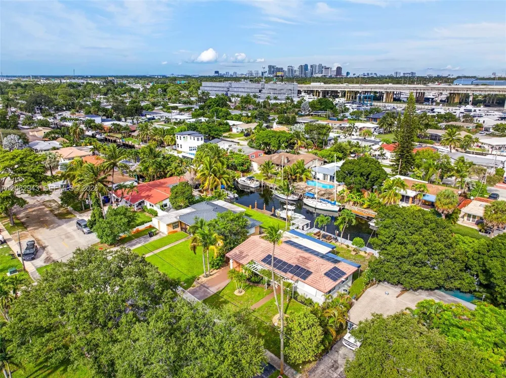 2100 SW 23rd Ter Fort Lauderdale, FL 33312
