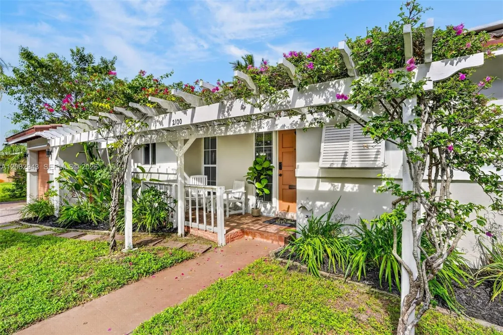2100 SW 23rd Ter Fort Lauderdale, FL 33312