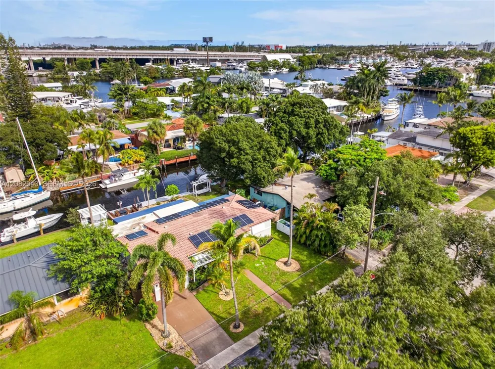 2100 SW 23rd Ter Fort Lauderdale, FL 33312