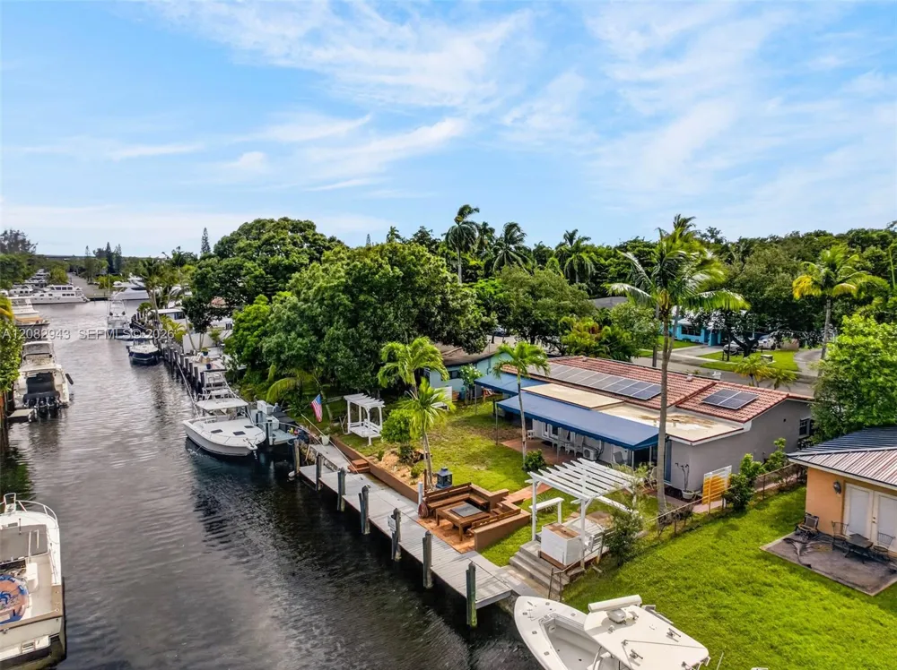 2100 SW 23rd Ter Fort Lauderdale, FL 33312