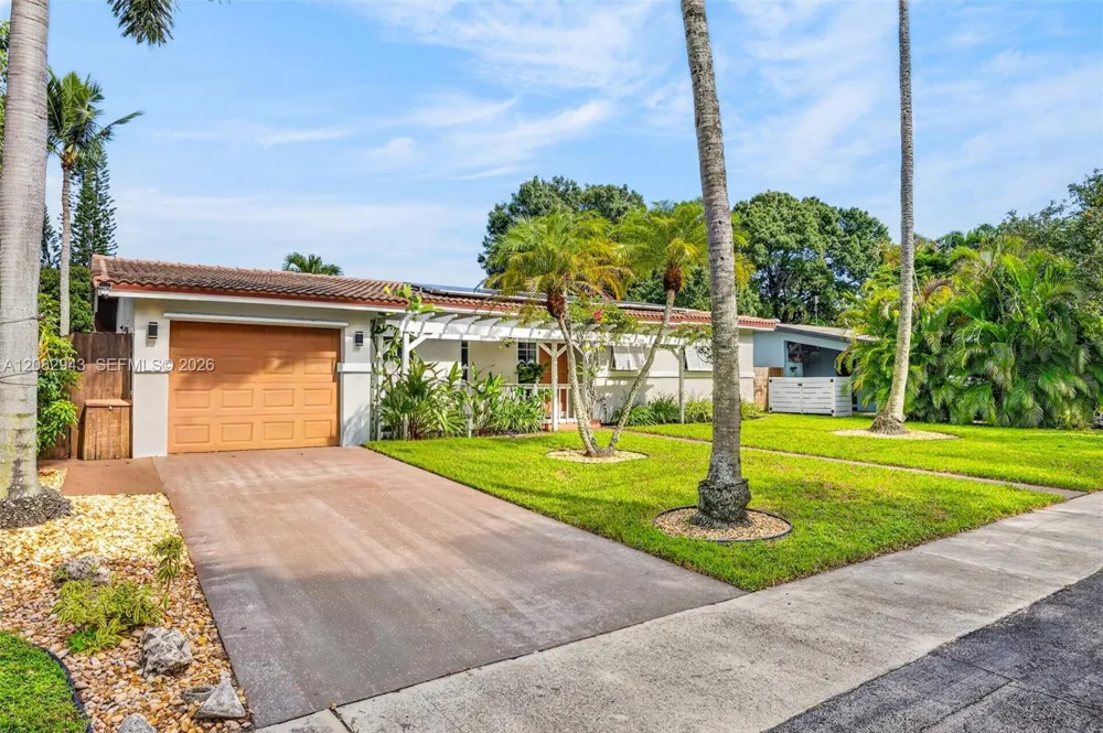2100 SW 23rd Ter Fort Lauderdale, FL 33312