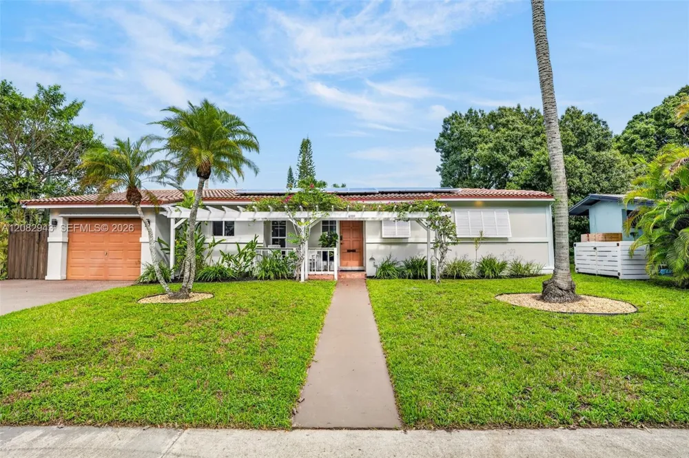 2100 SW 23rd Ter Fort Lauderdale, FL 33312
