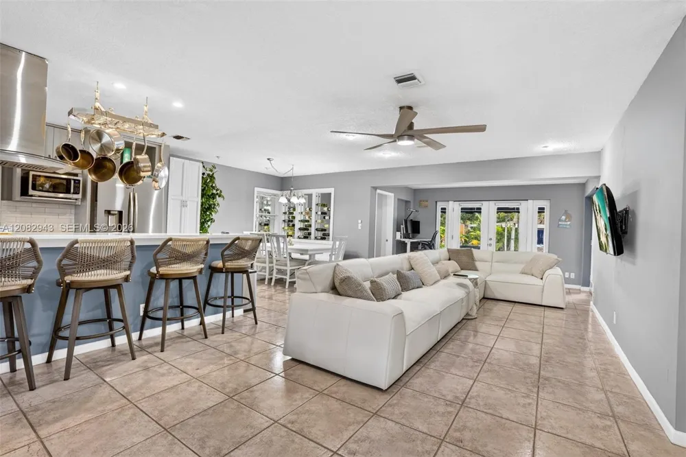 2100 SW 23rd Ter Fort Lauderdale, FL 33312