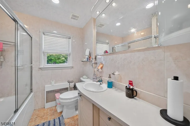 47 Albert Ave Edison, NJ 08837