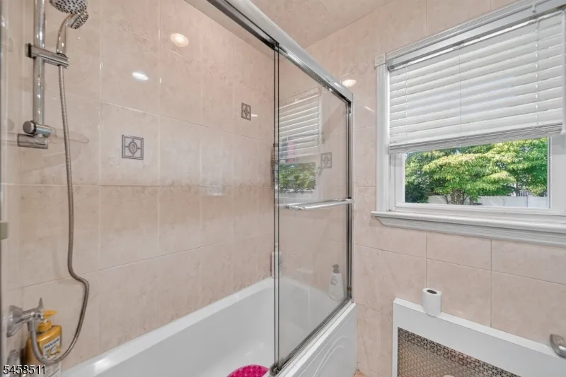 47 Albert Ave Edison, NJ 08837