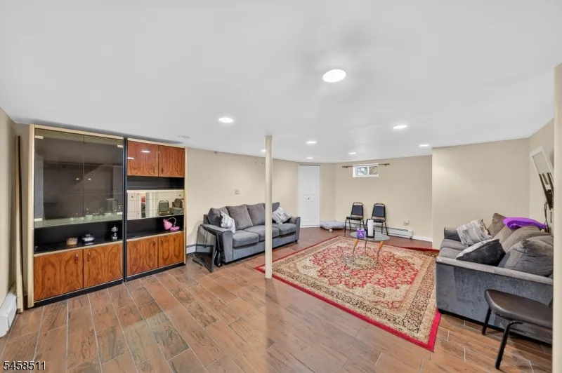 47 Albert Ave Edison, NJ 08837