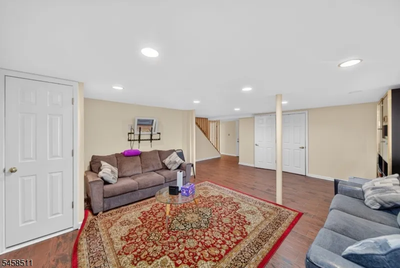 47 Albert Ave Edison, NJ 08837