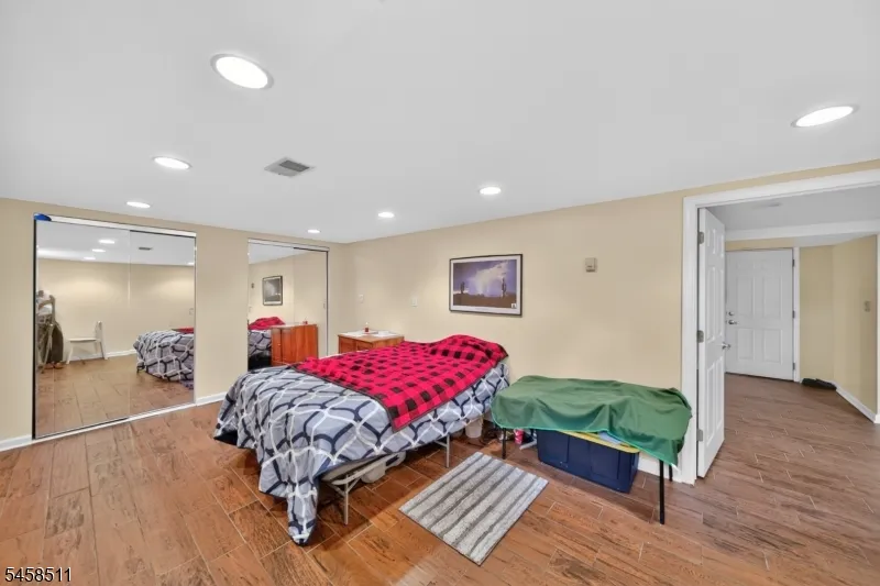47 Albert Ave Edison, NJ 08837