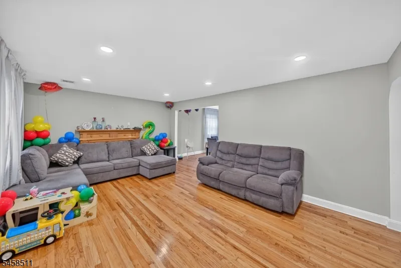47 Albert Ave Edison, NJ 08837