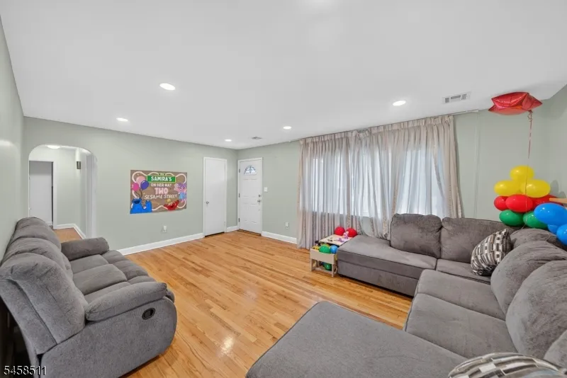 47 Albert Ave Edison, NJ 08837