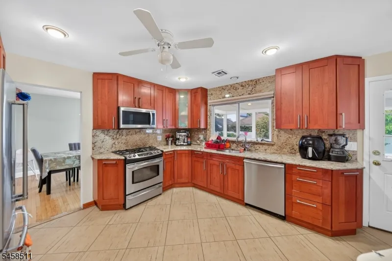 47 Albert Ave Edison, NJ 08837