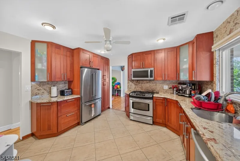 47 Albert Ave Edison, NJ 08837