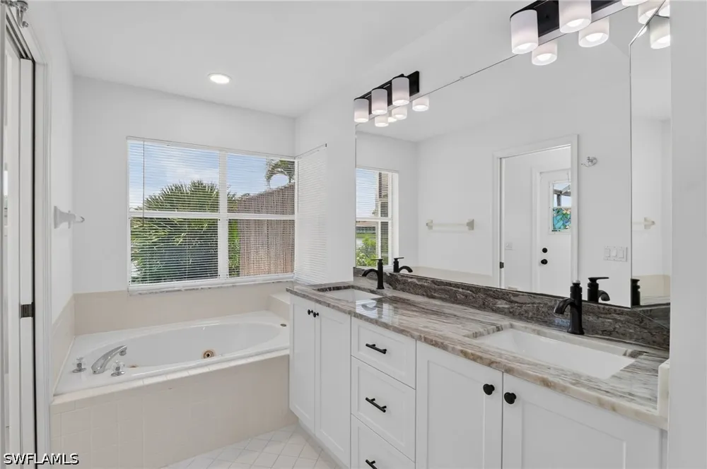 E Crown Point Naples, FL 34112