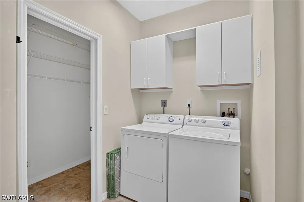 E Crown Point Naples, FL 34112