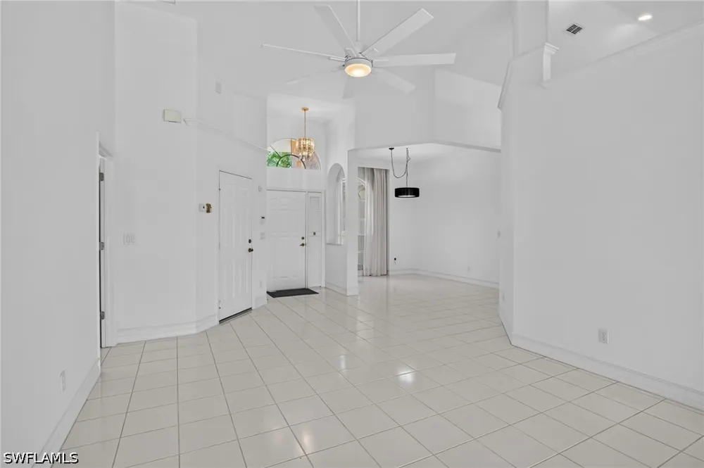 E Crown Point Naples, FL 34112