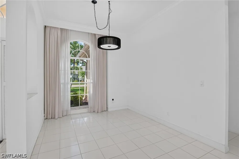 E Crown Point Naples, FL 34112