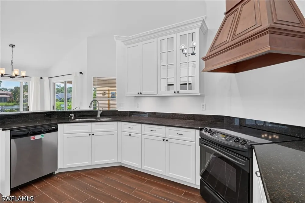 E Crown Point Naples, FL 34112