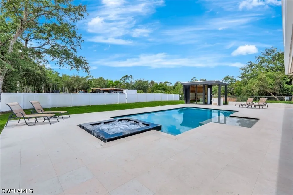37th Avenue NW Naples, FL 34120