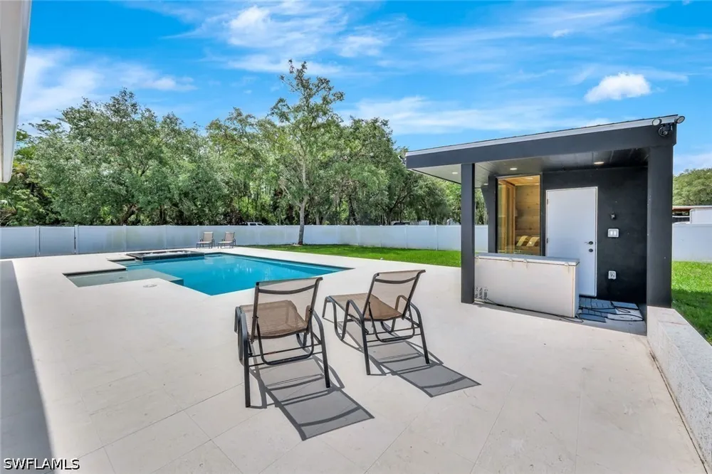 37th Avenue NW Naples, FL 34120
