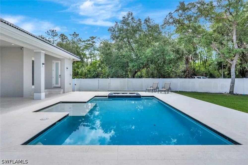 37th Avenue NW Naples, FL 34120