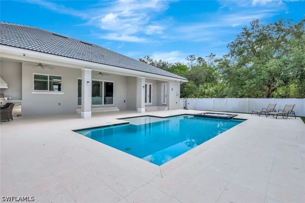 37th Avenue NW Naples, FL 34120