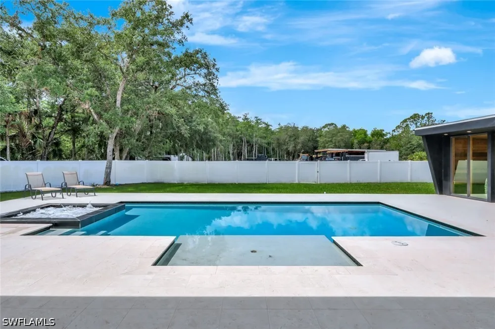 37th Avenue NW Naples, FL 34120