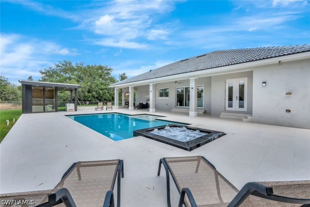 37th Avenue NW Naples, FL 34120