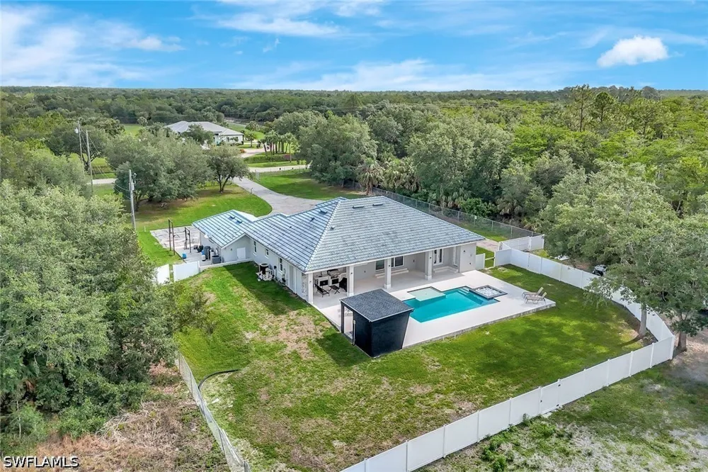 37th Avenue NW Naples, FL 34120