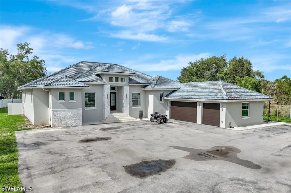 37th Avenue NW Naples, FL 34120