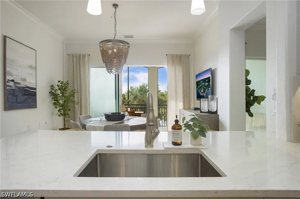 Aviamar Circle #7-203 Naples, FL 34114