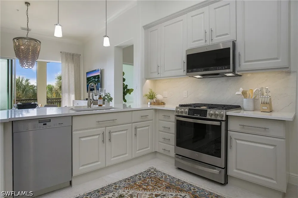 Aviamar Circle #7-203 Naples, FL 34114