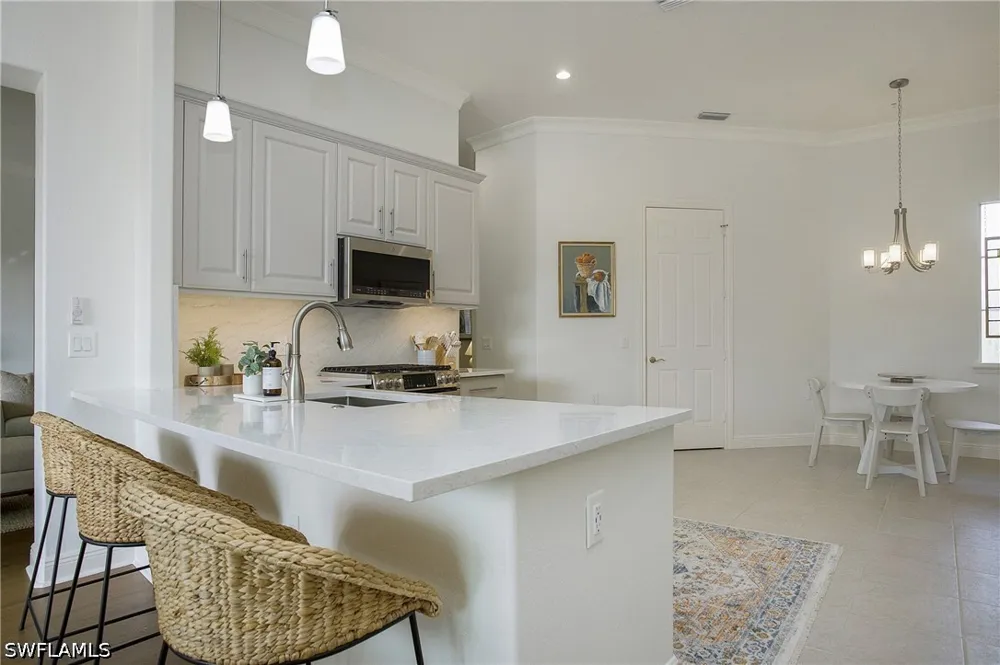 Aviamar Circle #7-203 Naples, FL 34114