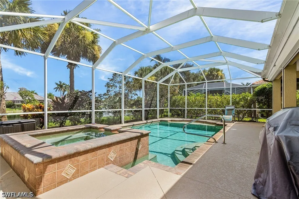 Manchester Drive Naples, FL 34114