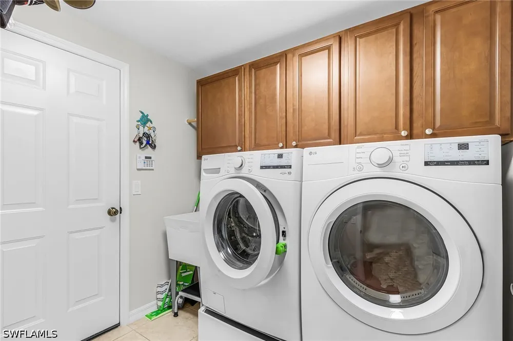 Manchester Drive Naples, FL 34114