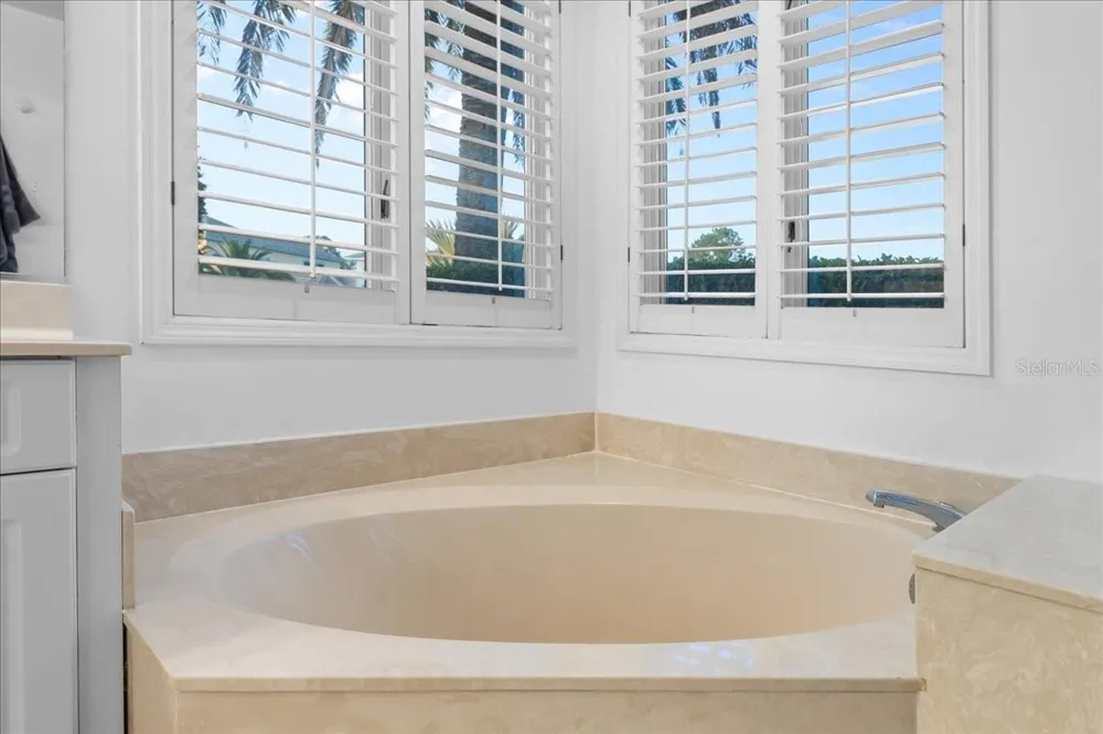 13 BAY POINT DRIVE Ormond Beach, FL 32174
