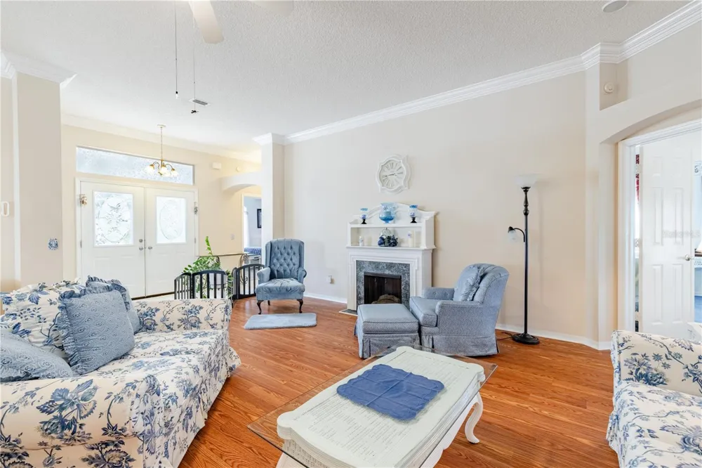 1009 LA MESA LANE Lady Lake, FL 32159