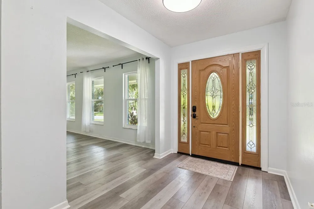 402 VALENCIA CIRCLE Oviedo, FL 32765