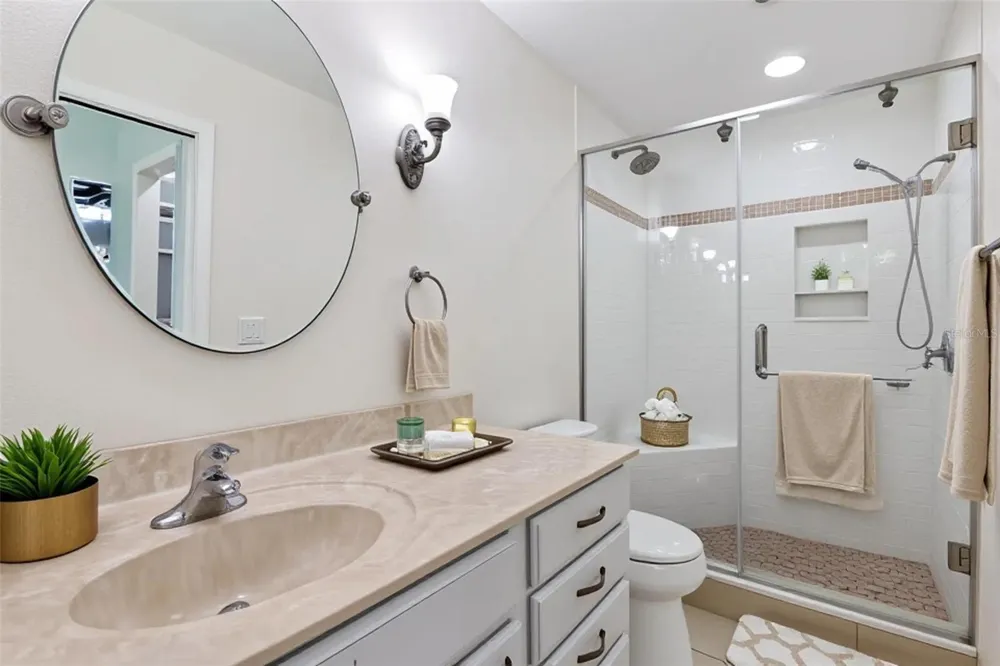 402 VALENCIA CIRCLE Oviedo, FL 32765