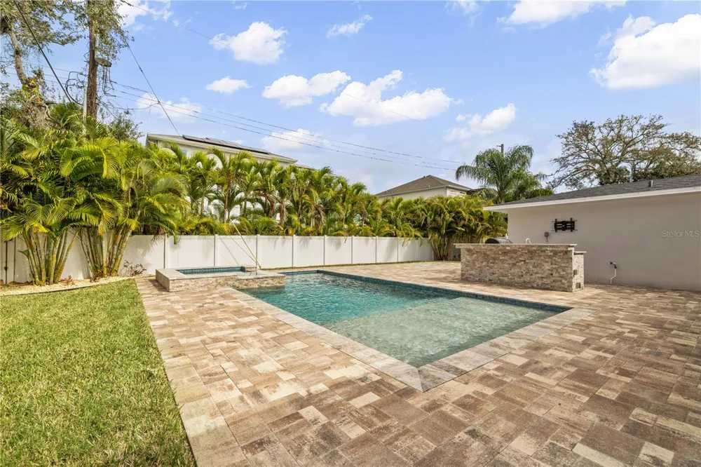 5009 W NEPTUNE WAY Tampa, FL 33609