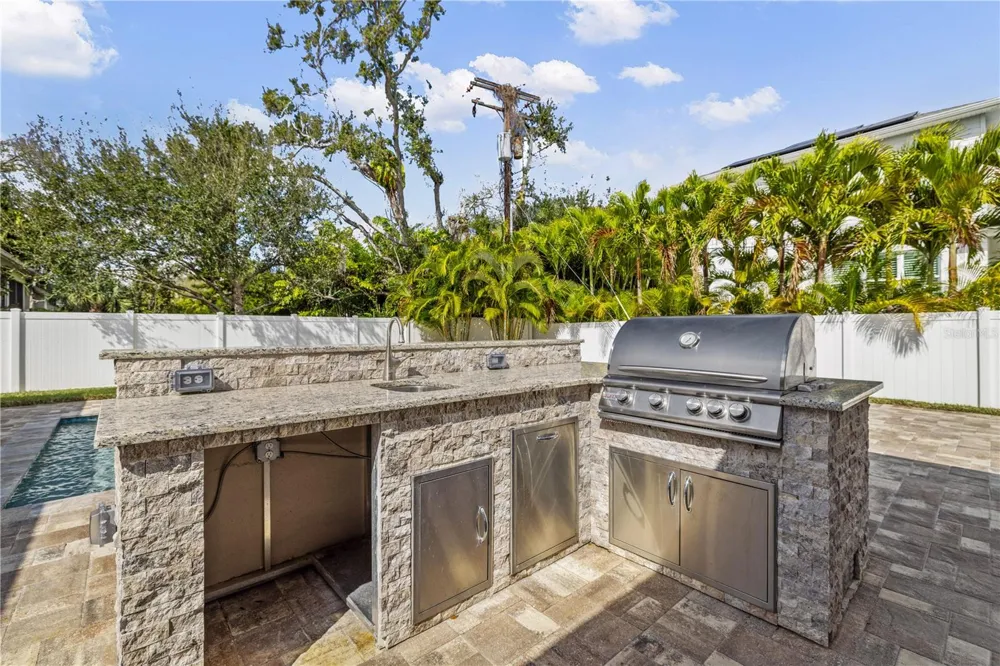 5009 W NEPTUNE WAY Tampa, FL 33609
