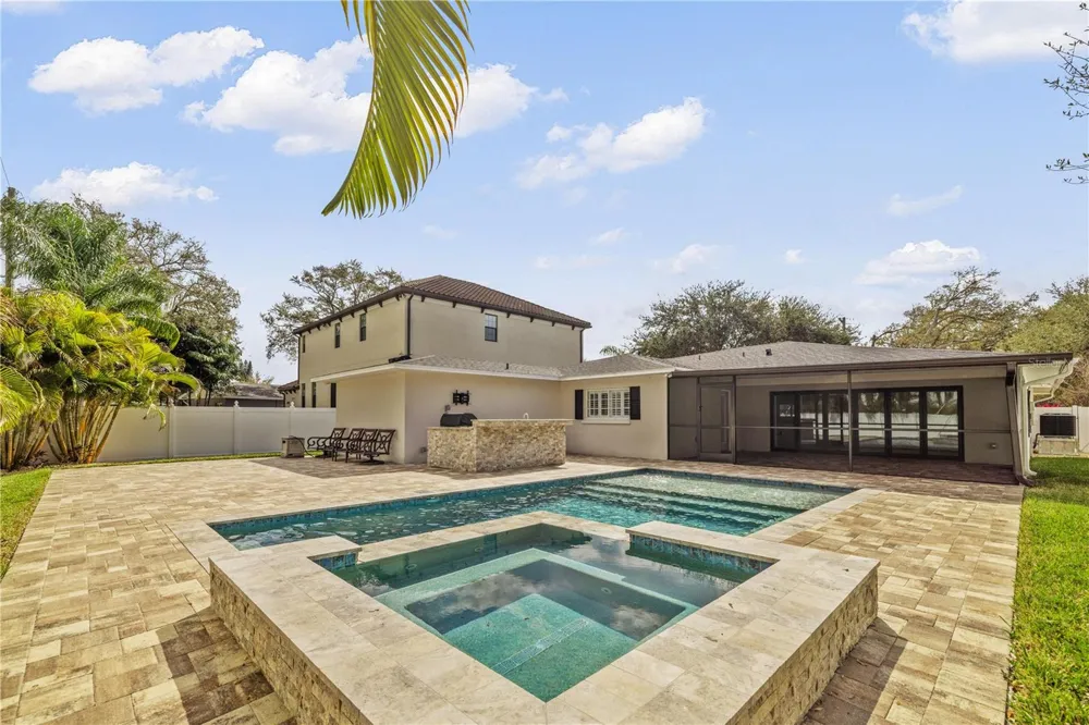 5009 W NEPTUNE WAY Tampa, FL 33609