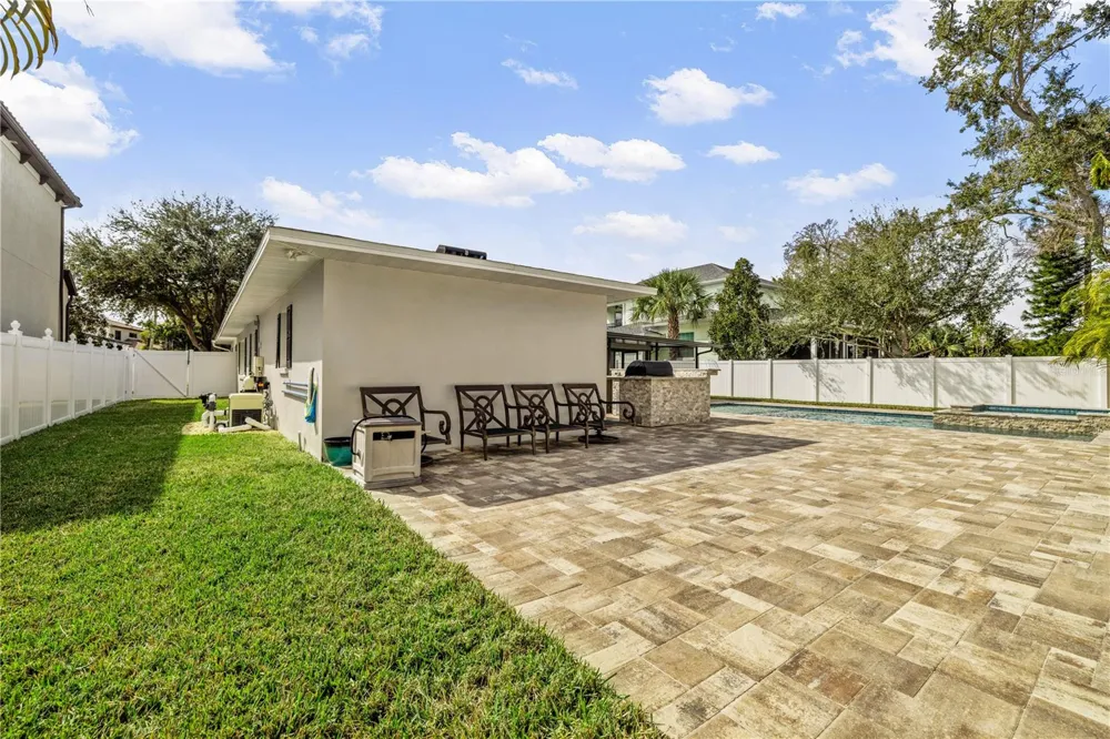 5009 W NEPTUNE WAY Tampa, FL 33609