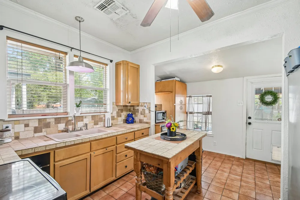 802 Hudgins Street Smithville, TX 78957