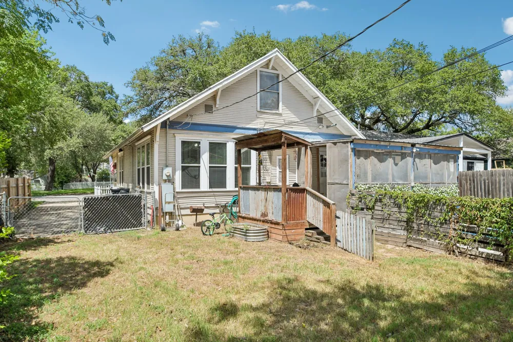 802 Hudgins Street Smithville, TX 78957