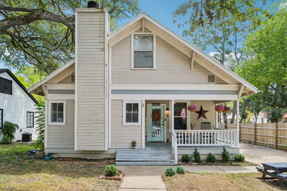 802 Hudgins Street Smithville, TX 78957