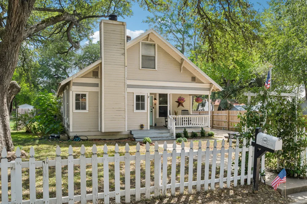 802 Hudgins Street Smithville, TX 78957