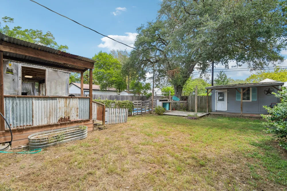 802 Hudgins Street Smithville, TX 78957